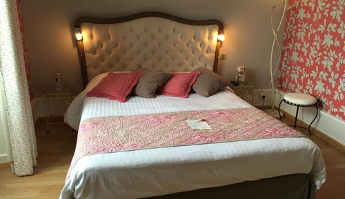 Standard Double Room, Bathtub