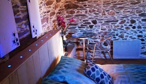 Double Room (Iris)