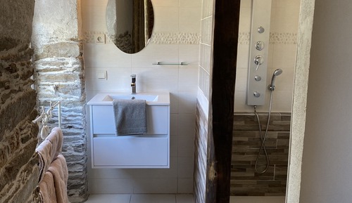 Double Room (Glycine)