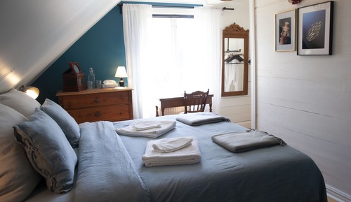 Deluxe Suite, 1 King Bed with Sofa bed, Private Bathroom, Garden View (Blue)