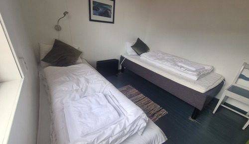 Economy Room, 2 Twin Beds, Shared Bathroom
