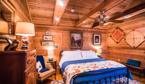 Standard Cabin, 1 King Bed, Garden Area