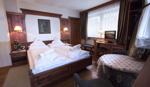 Classic Double Room, Balcony, Mountain View