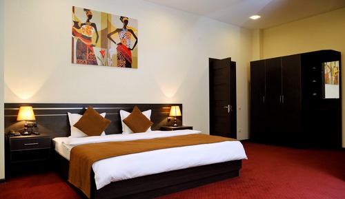 Comfort Room, City View