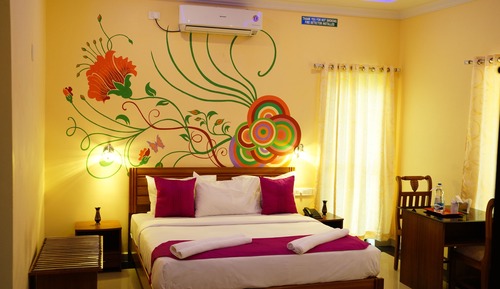 Deluxe Double Room, 1 King Bed, Bathtub, Mountain View