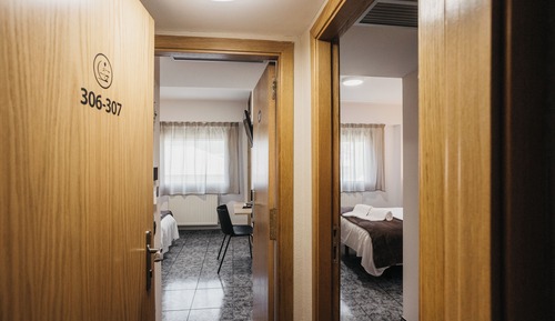 2 Interconnecting Double Rooms