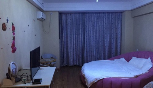 Honeymoon Room with Round Bed