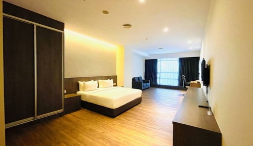 Deluxe Studio Suite