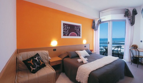 Classic Triple Room, Partial Sea View