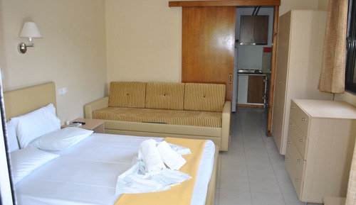 Basic Double Room, 1 Bedroom, Kitchen, Partial Sea View