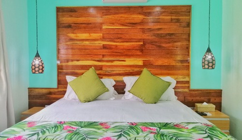 Deluxe Bungalow, 1 King Bed, Non Smoking, Garden View