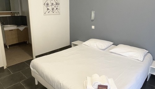 Economy Room