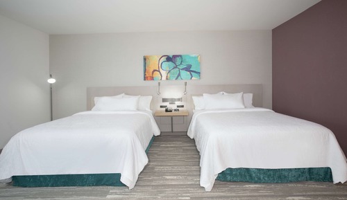 Room, 2 Queen Beds, Accessible, Corner (Roll-In Shower)
