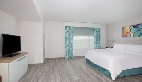 Executive Suite, 1 King Bed, Accessible, Bathtub