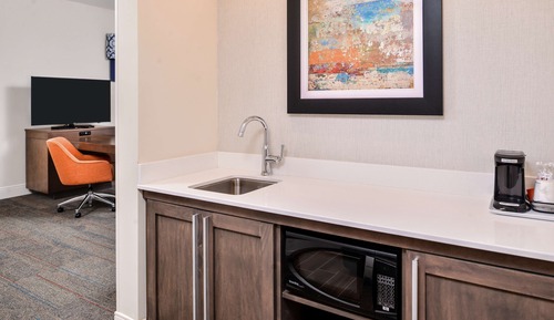 Studio, 1 King Bed, Accessible (Mobility & Hearing, Roll-in Shower)