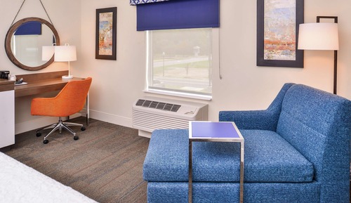 Room, 1 King Bed, Refrigerator & Microwave
