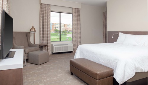 Suite, 1 King Bed, Accessible (Hearing)