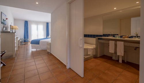 Junior Suite, 1 King Bed, Balcony
