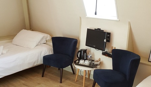 Classic Single Room (2 Twin Beds)