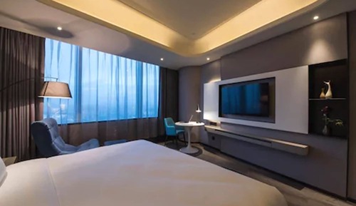 Deluxe Room, 1 King Bed, River View