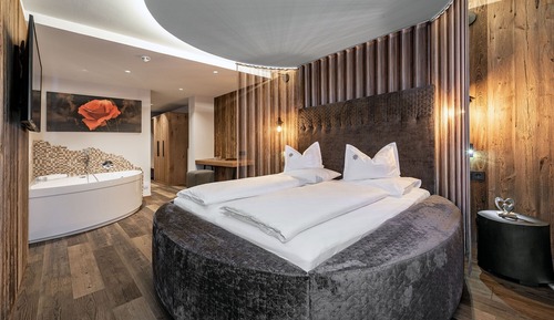 Honeymoon Suite