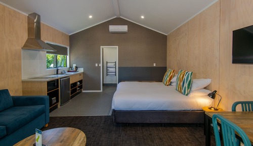 Executive Studio Suite, 1 King Bed with Sofa bed