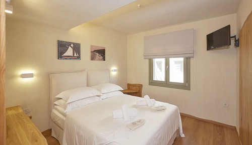 Luxury Villa, 2 Bedrooms, Partial Sea View