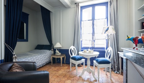 Triple Room (Iris)