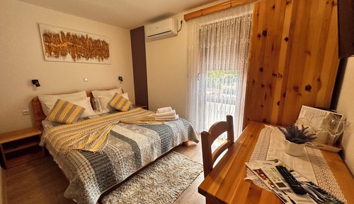Traditional Double Room, 1 Queen Bed, Garden View 1