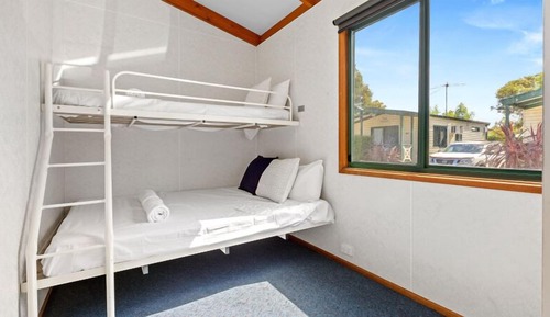 Standard Two Bedroom Family Cabin, sleeps 5