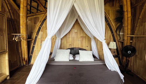 Bamboo Villa with Ricefield and Mountain Views