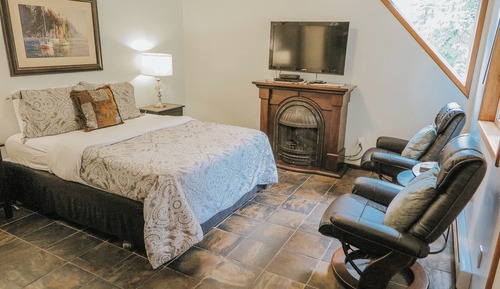 Sunset Studio Suite, 1 Queen Bed, Garden View