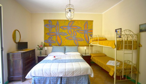 Quadruple Room (albicocca)