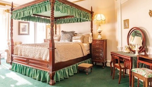 Deluxe Suite, 1 King Bed, Non Smoking, Bathtub