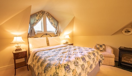 Standard Room, 1 Queen Bed