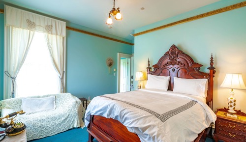 Comfort Room, 1 Queen Bed, Non Smoking, Bathtub