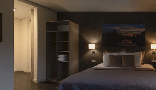 Suite, Jetted Tub