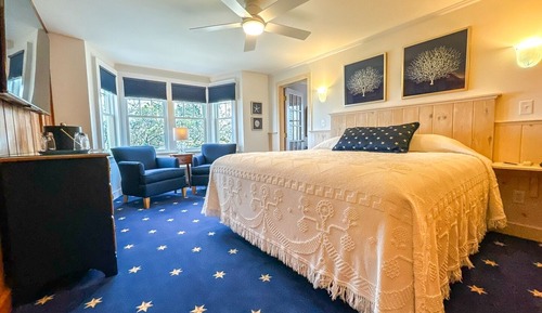 Classic Room, Queen Bed and Bunk Bed