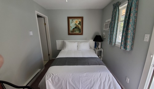 Economy Single Room, 1 Queen Bed, Balcony (Rm 17)