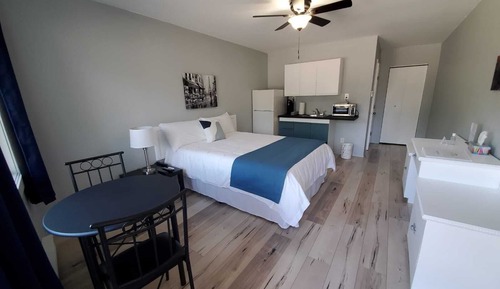 Premier Studio, 1 Queen Bed, Refrigerator & Microwave, Ground Floor (Rm 2)