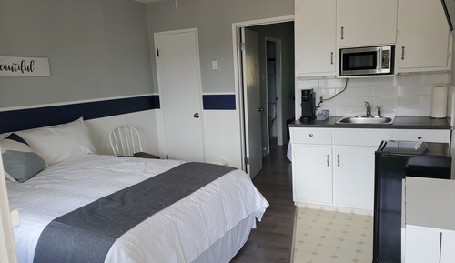 Family Suite, 2 Queen Beds, Kitchen, Mountain View (Rm 9)