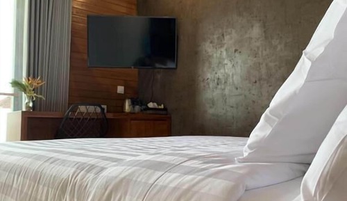 Premium Double Room, 1 King Bed, Balcony, Pool View