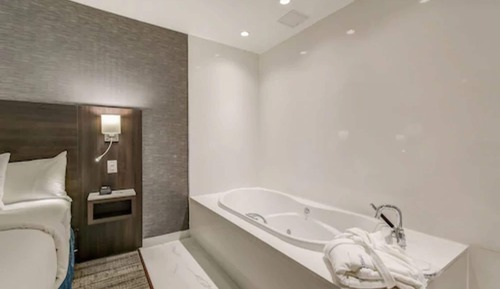 Suite, 1 King Bed, Jetted Tub