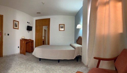 Basic Single Room, 1 Large Twin Bed