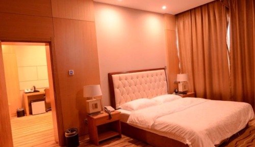 Deluxe Suite