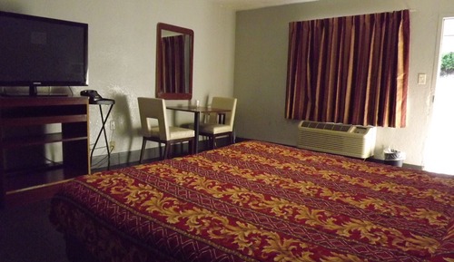 Standard Single Room, 1 King Bed, Smoking