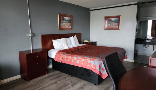 Standard Room, 1 King Bed, Smoking