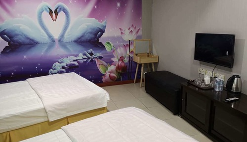Deluxe Quadruple Room, Private Bathroom