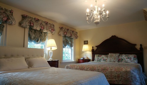 Family Room, 2 Bedrooms
