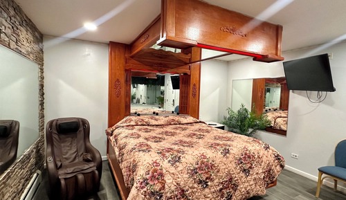 Room, 1 King Bed, Non Smoking, Jetted Tub